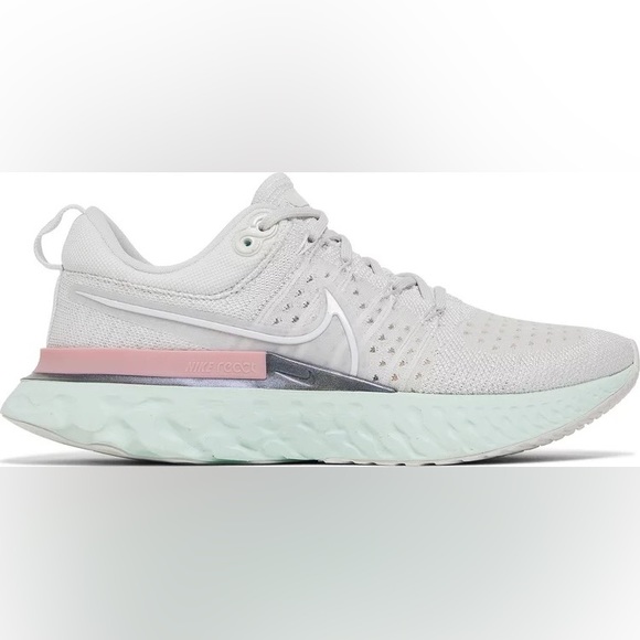 Nike React Infinity Run Flyknit 2 'Platinum Tint' - Picture 2 of 6